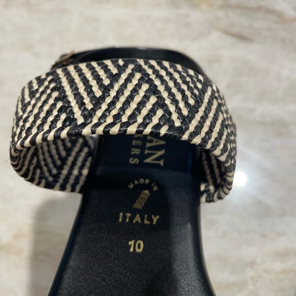 Italian Shoemakers Size 10 Black and Cream Aztecish Looking Style Sandal - Picture 7 of 7